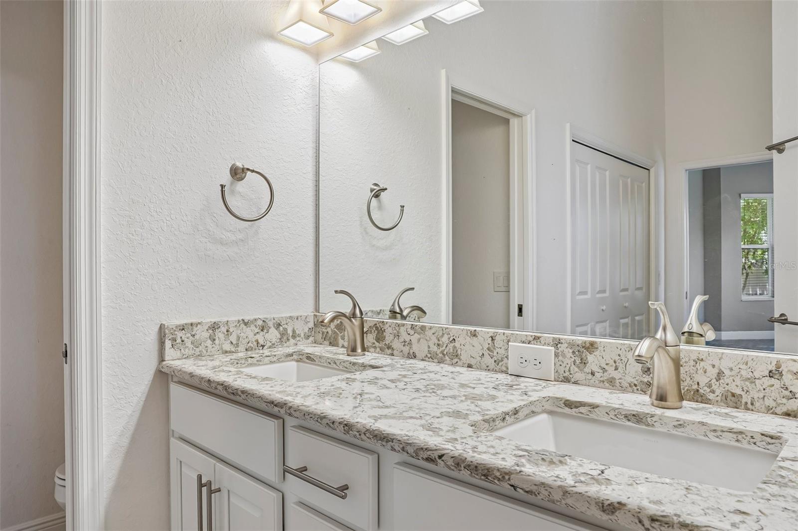 LAKESIDE LANDINGS - Residential