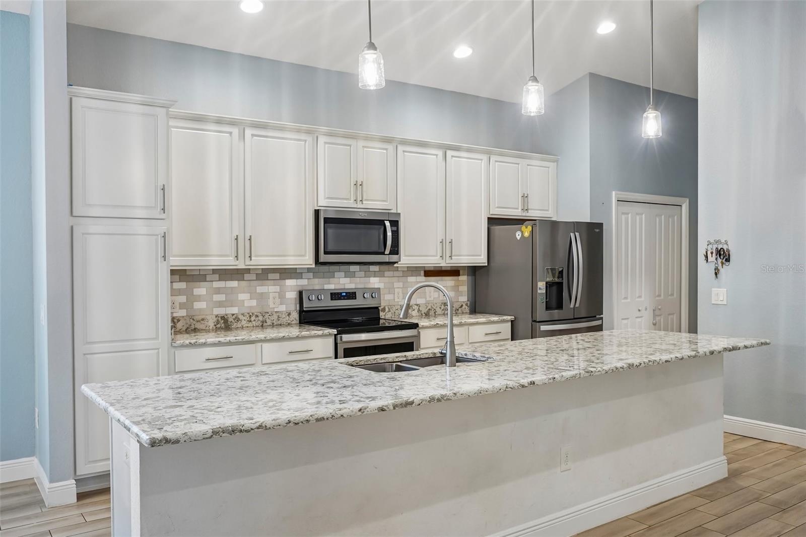 LAKESIDE LANDINGS - Residential