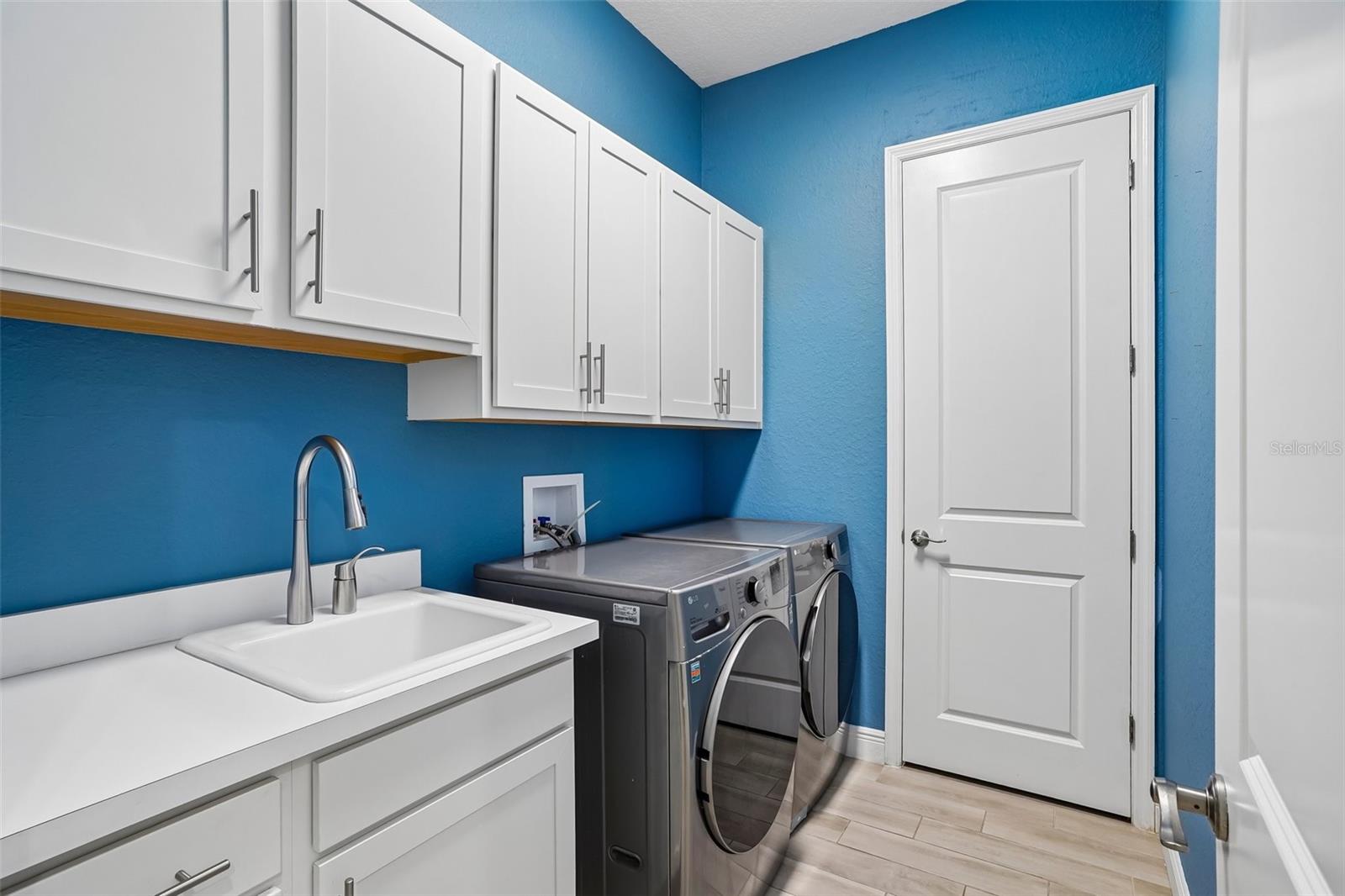 LAKESIDE LANDINGS - Residential
