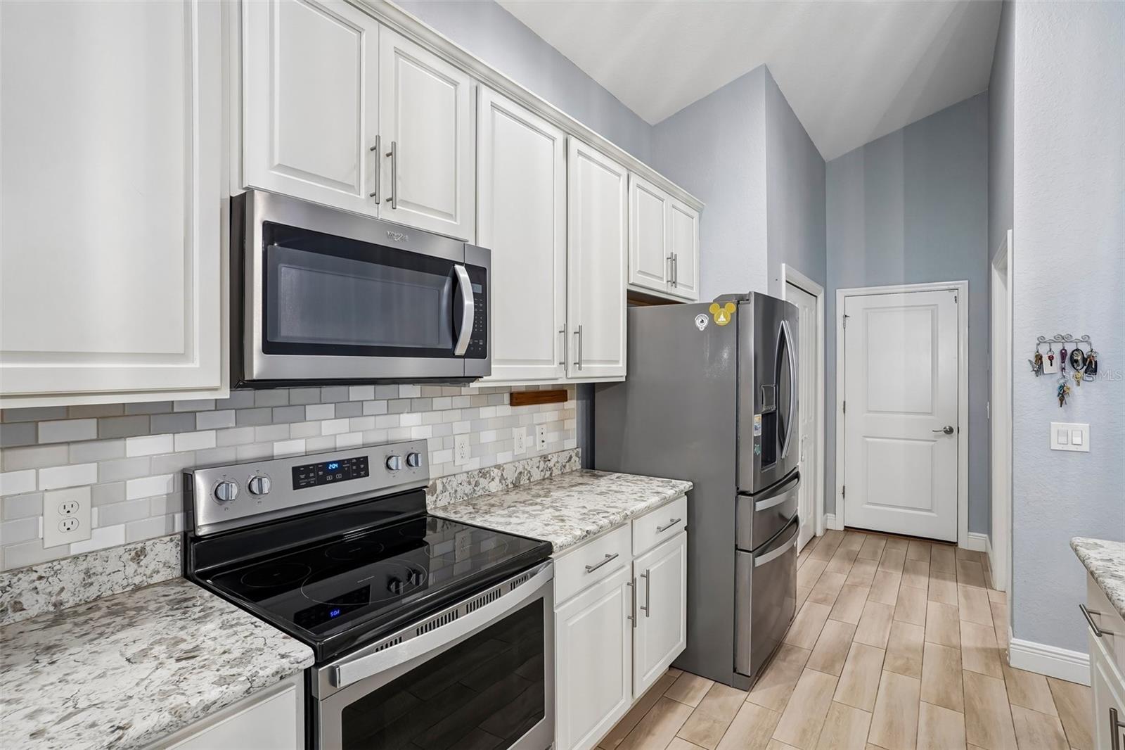 LAKESIDE LANDINGS - Residential