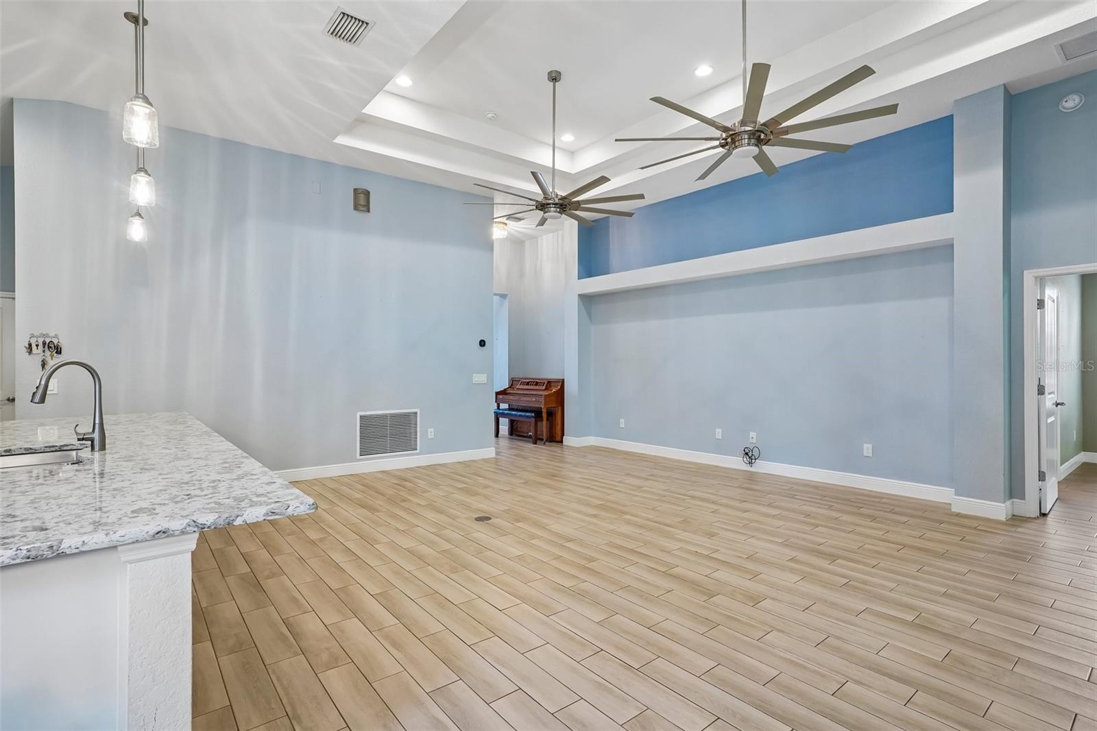 LAKESIDE LANDINGS - Residential