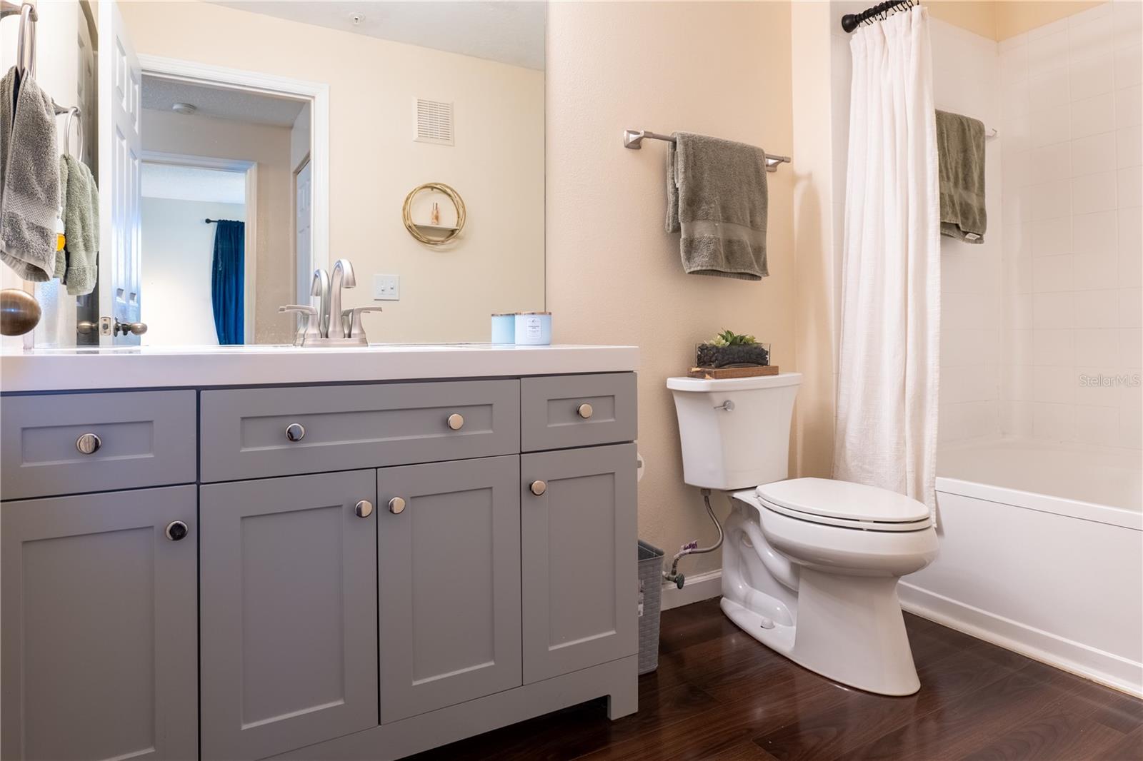 VILLAS AT LAKESIDE A CONDO - Residential