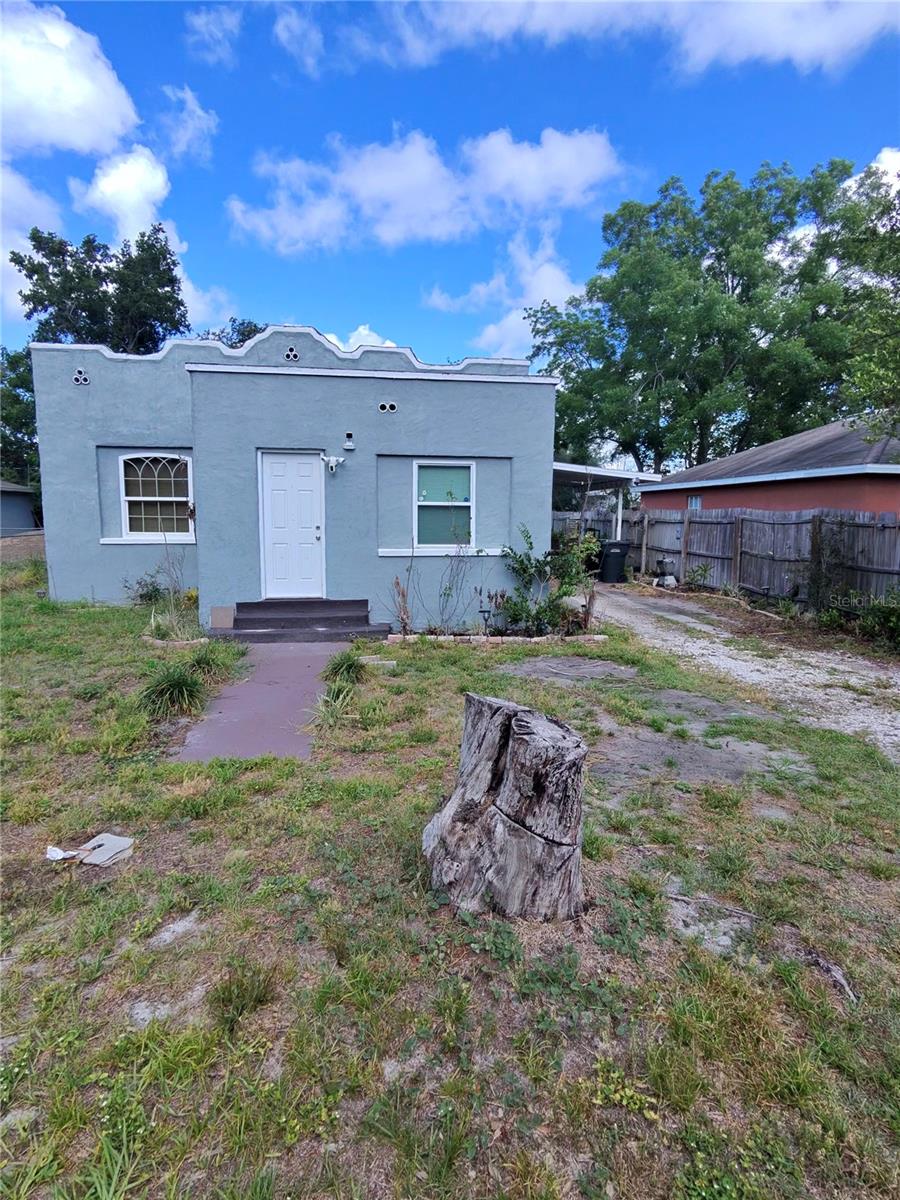 Charming 3-bedroom, 1-bath home with no HOA, offering a great opportunity for investors or first-time buyers alike. Conveniently located in Winter Haven with easy access to shopping, dining, schools, major roadways, and everyday amenities. This property offers plenty of potential and is ideal for those looking to expand their portfolio or create a place to call home.