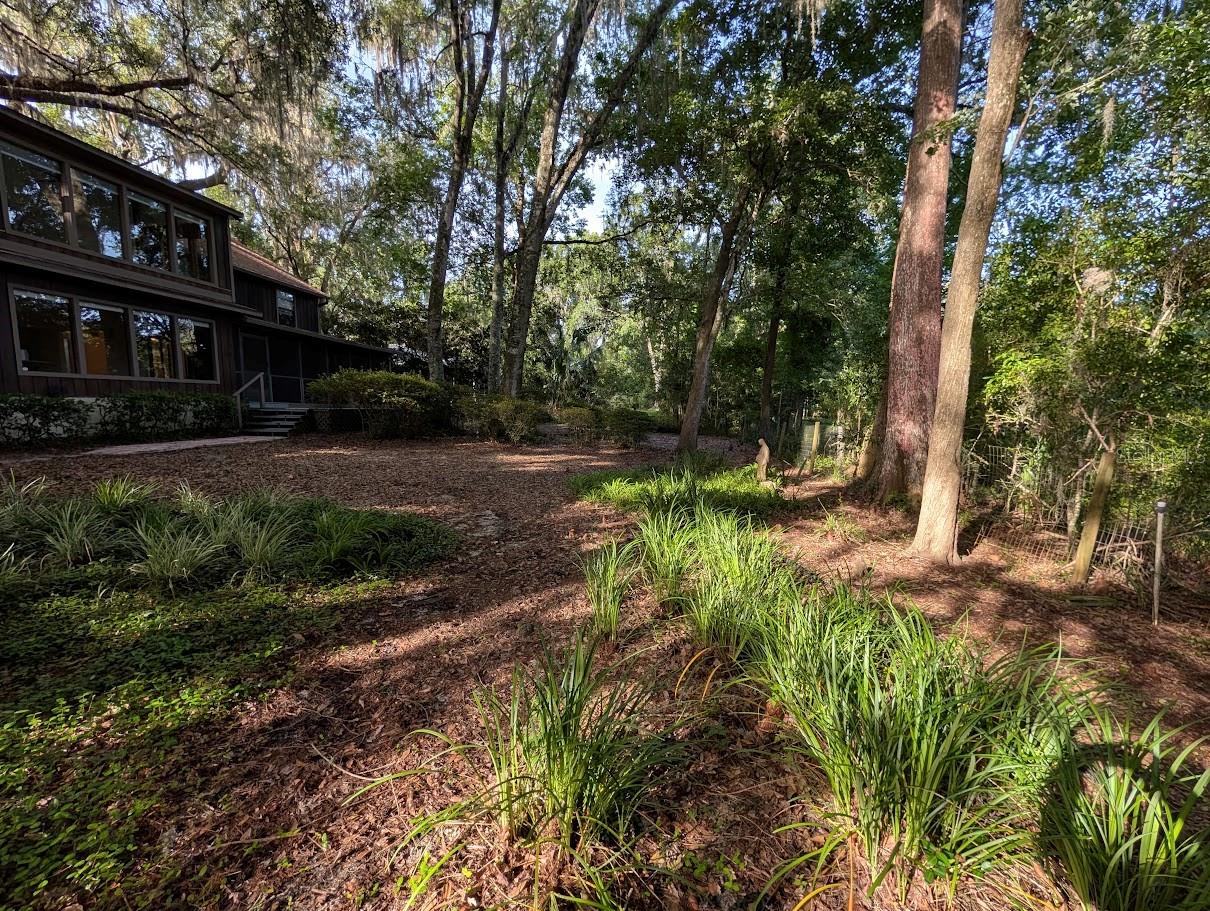 COUNTRY CLUB MANOR UNIT II - Residential