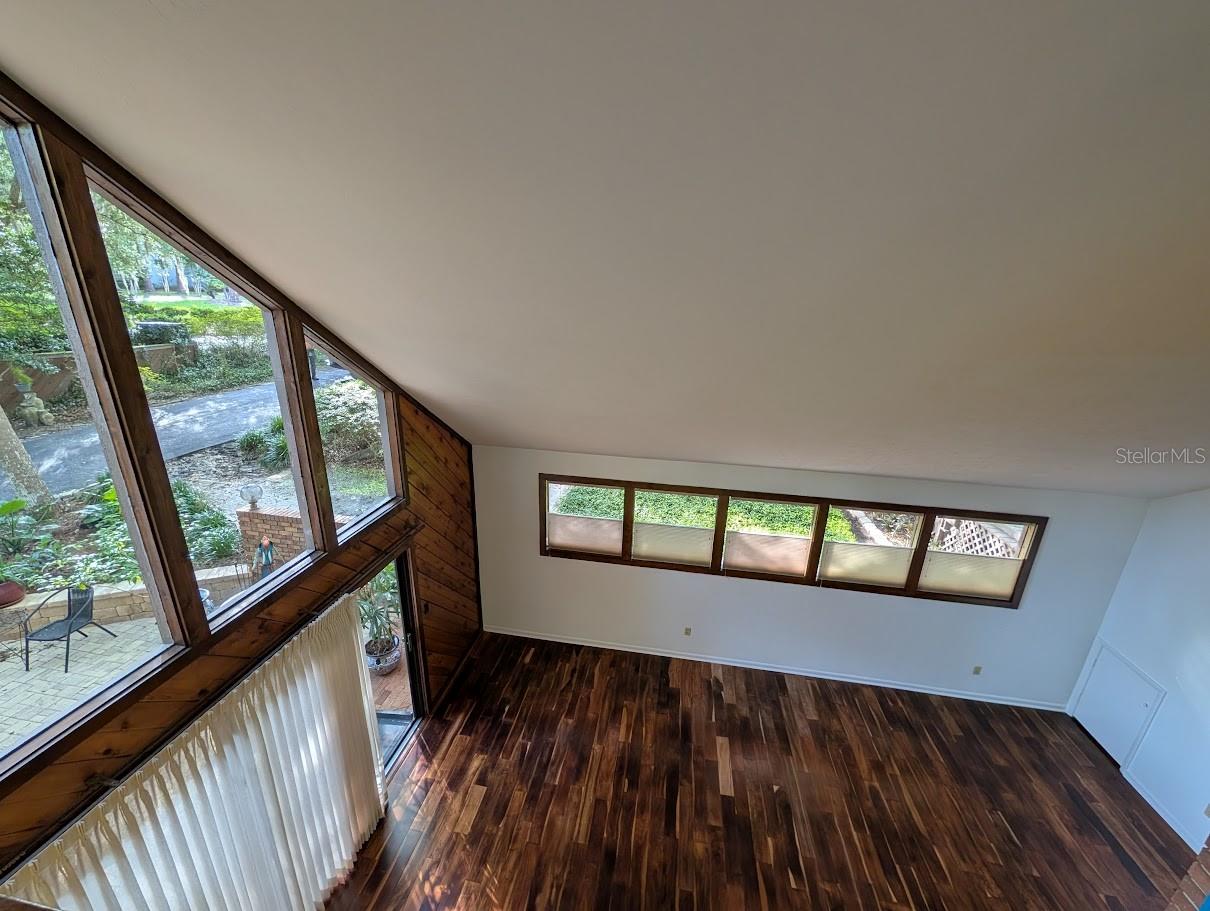 COUNTRY CLUB MANOR UNIT II - Residential