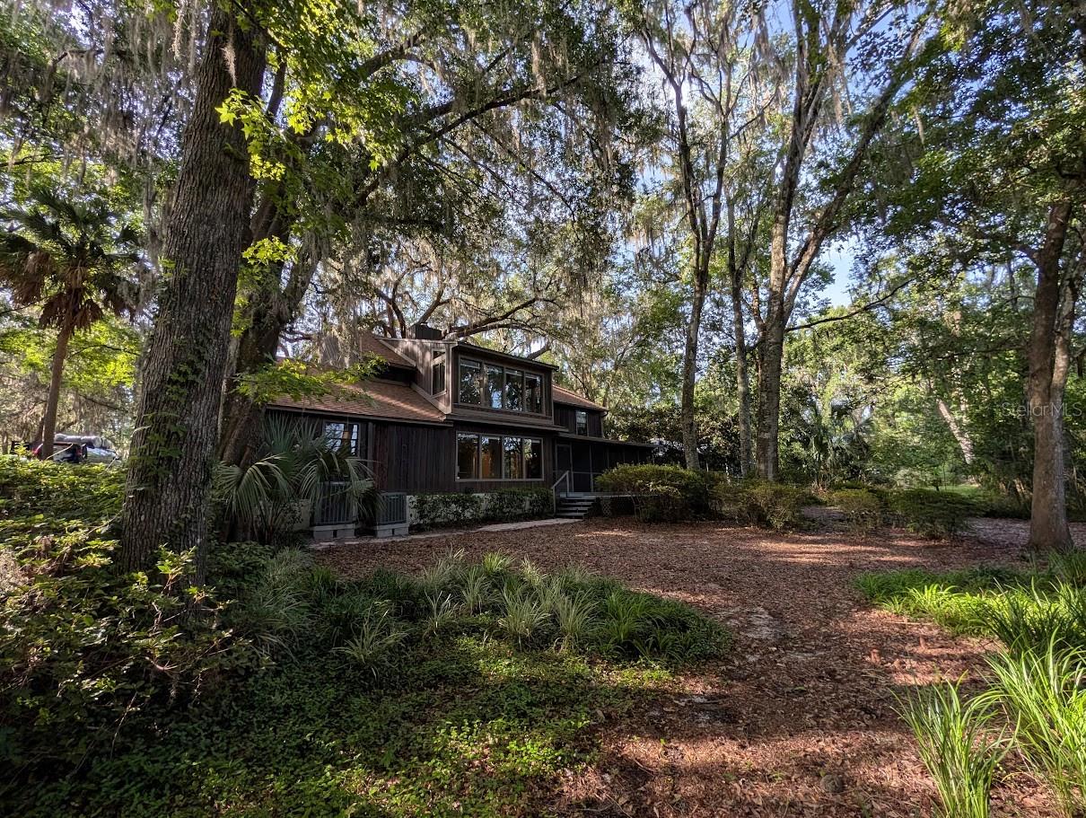 COUNTRY CLUB MANOR UNIT II - Residential