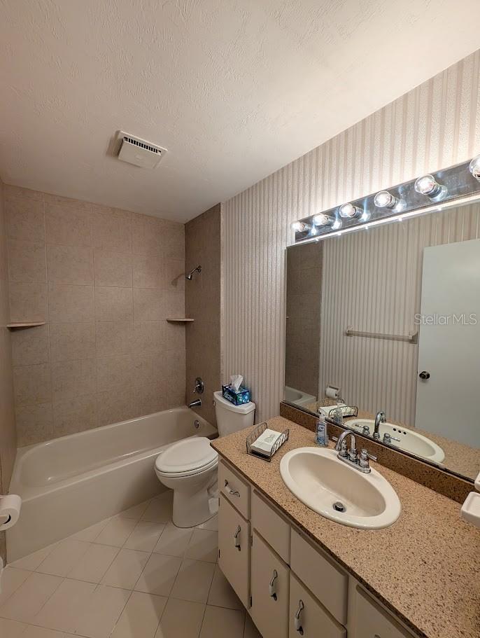 COUNTRY CLUB MANOR UNIT II - Residential