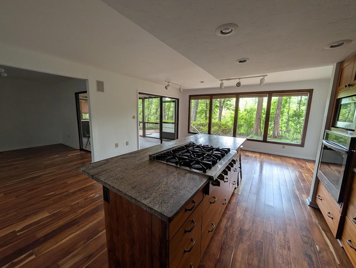 COUNTRY CLUB MANOR UNIT II - Residential