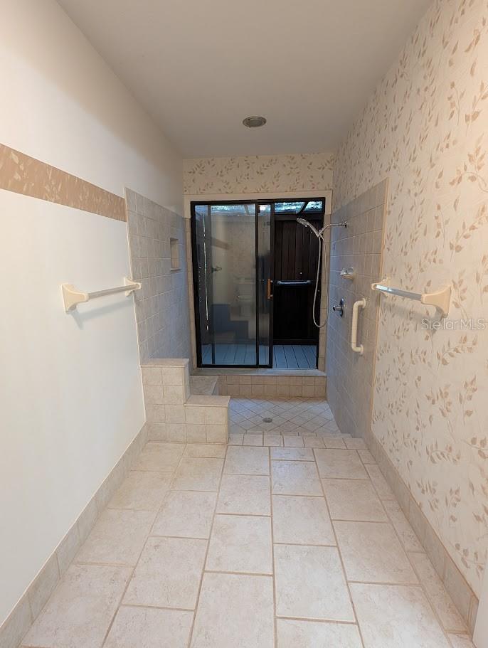 COUNTRY CLUB MANOR UNIT II - Residential