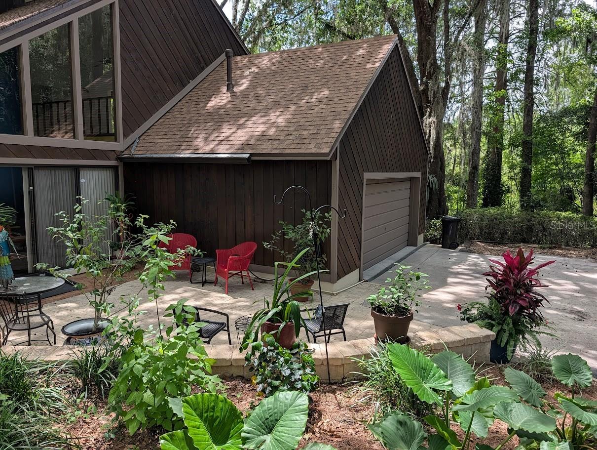 COUNTRY CLUB MANOR UNIT II - Residential