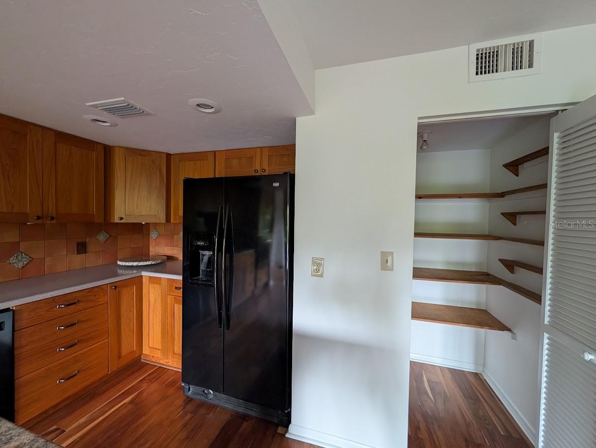 COUNTRY CLUB MANOR UNIT II - Residential