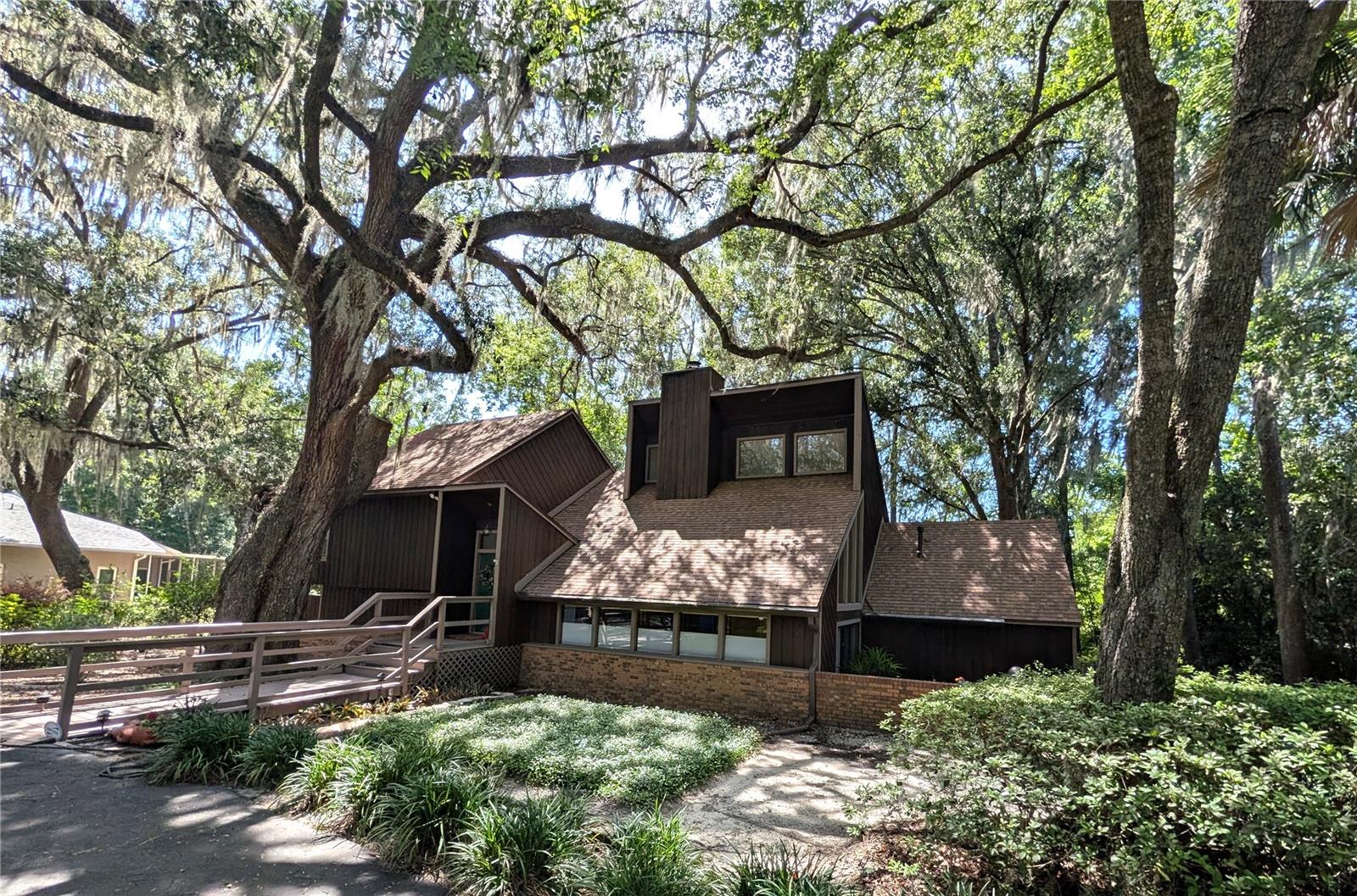 COUNTRY CLUB MANOR UNIT II - Residential