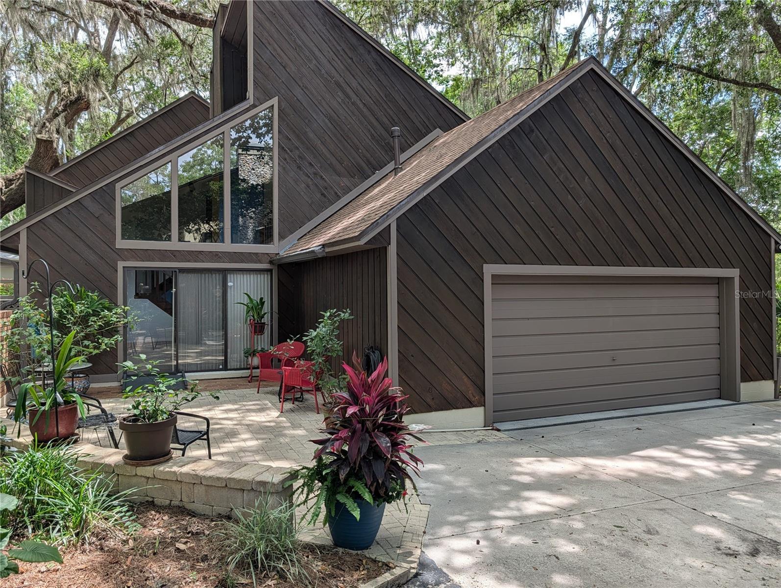 COUNTRY CLUB MANOR UNIT II - Residential