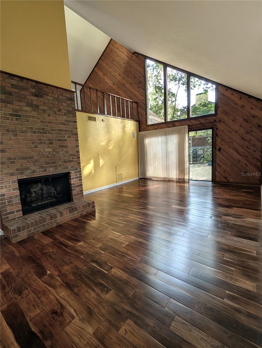 COUNTRY CLUB MANOR UNIT II - Residential