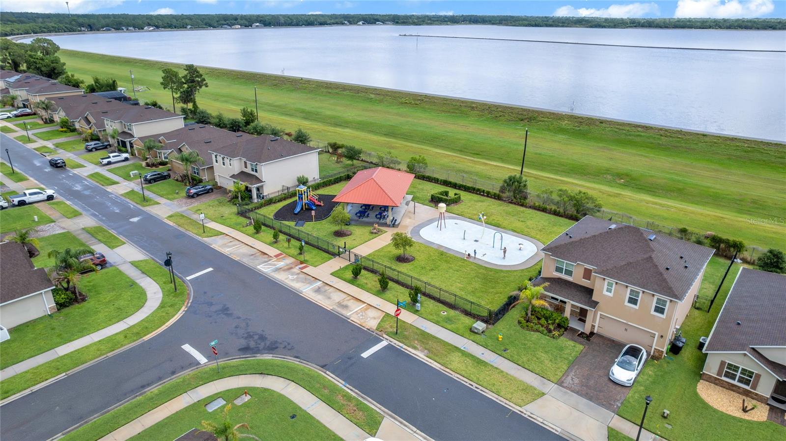 RIVIERA BELLA - Residential