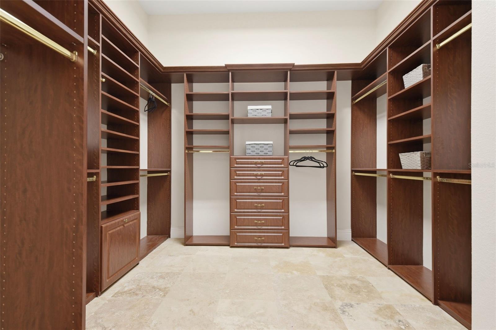 KEENES POINTE - Residential