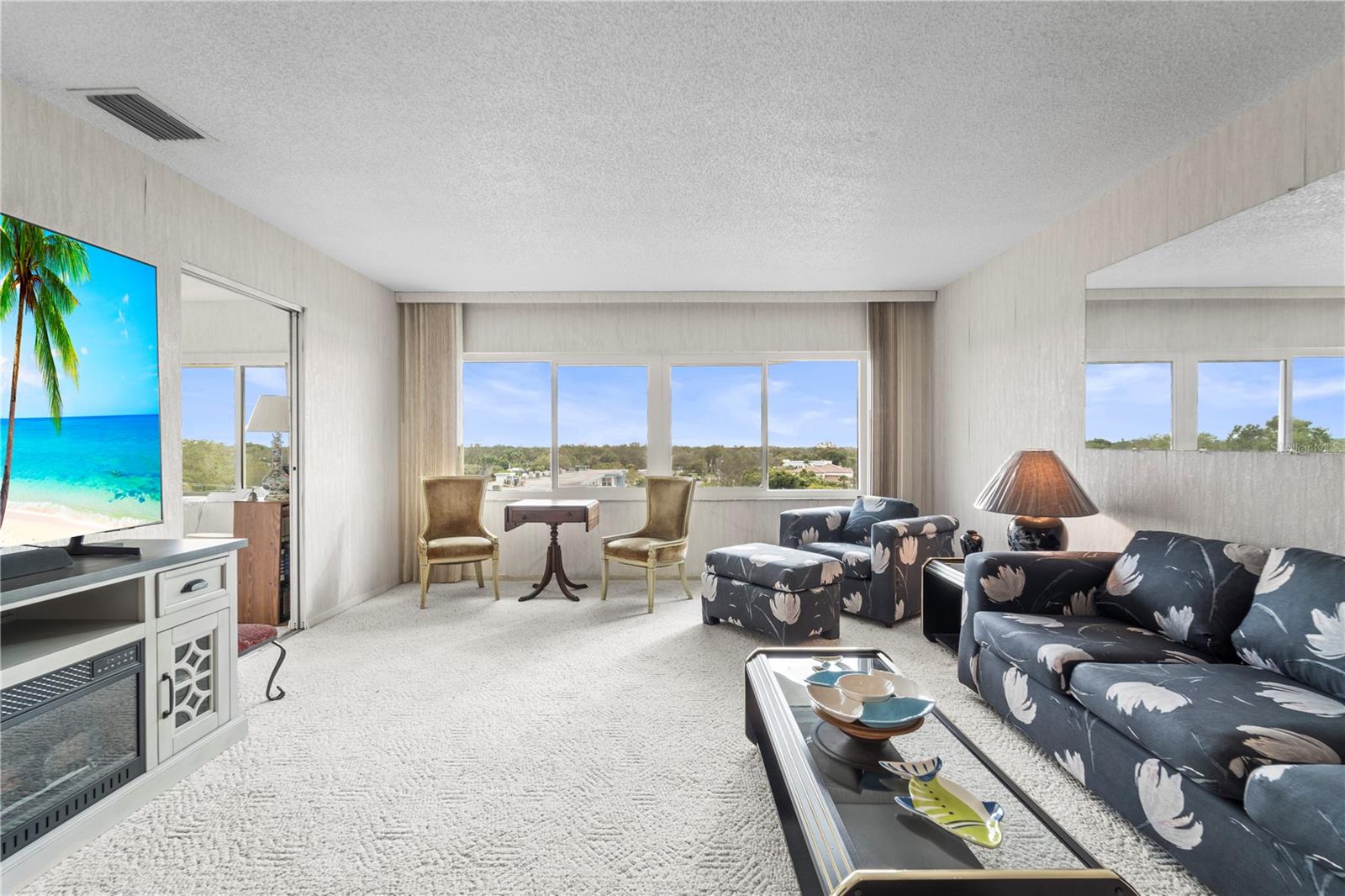 HARBOUR CLUB CONDO 2 - Residential