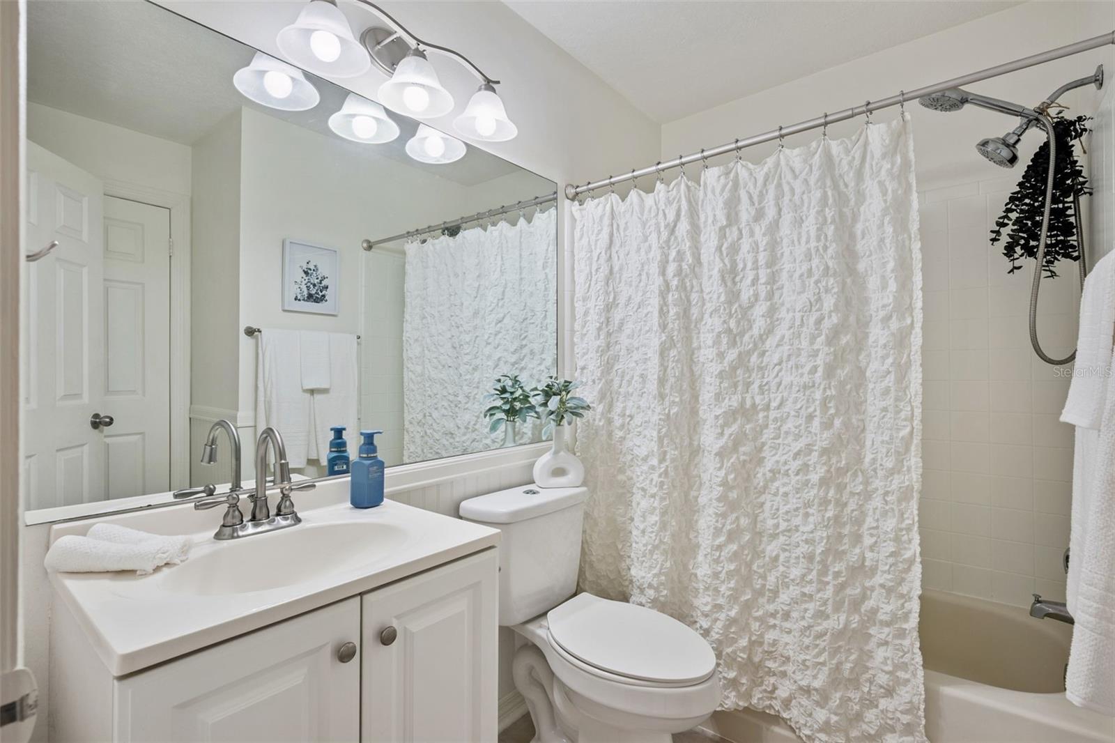 RESERVE AT THE CROSSINGS PH 1 THE - Residential