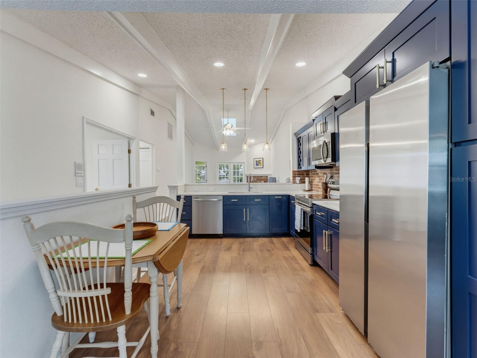 LAUREL OAKS AT COUNTRY WOODS CONDO - Residential