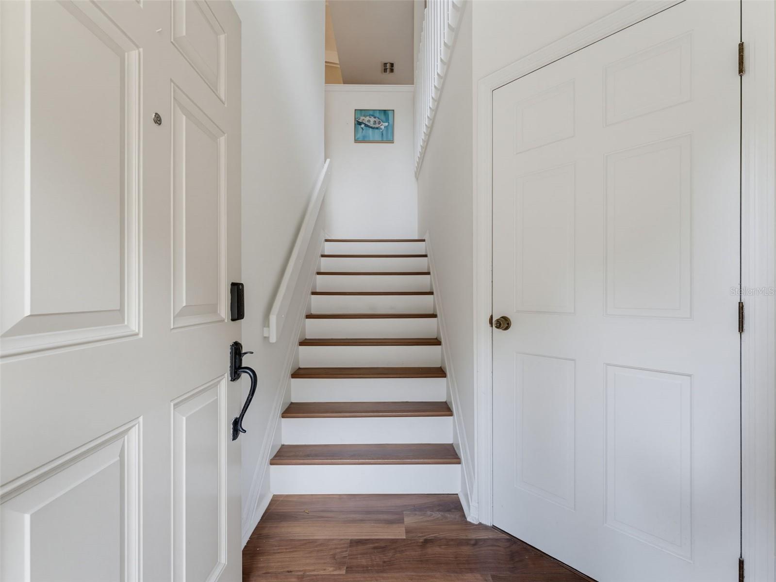 LAUREL OAKS AT COUNTRY WOODS CONDO - Residential
