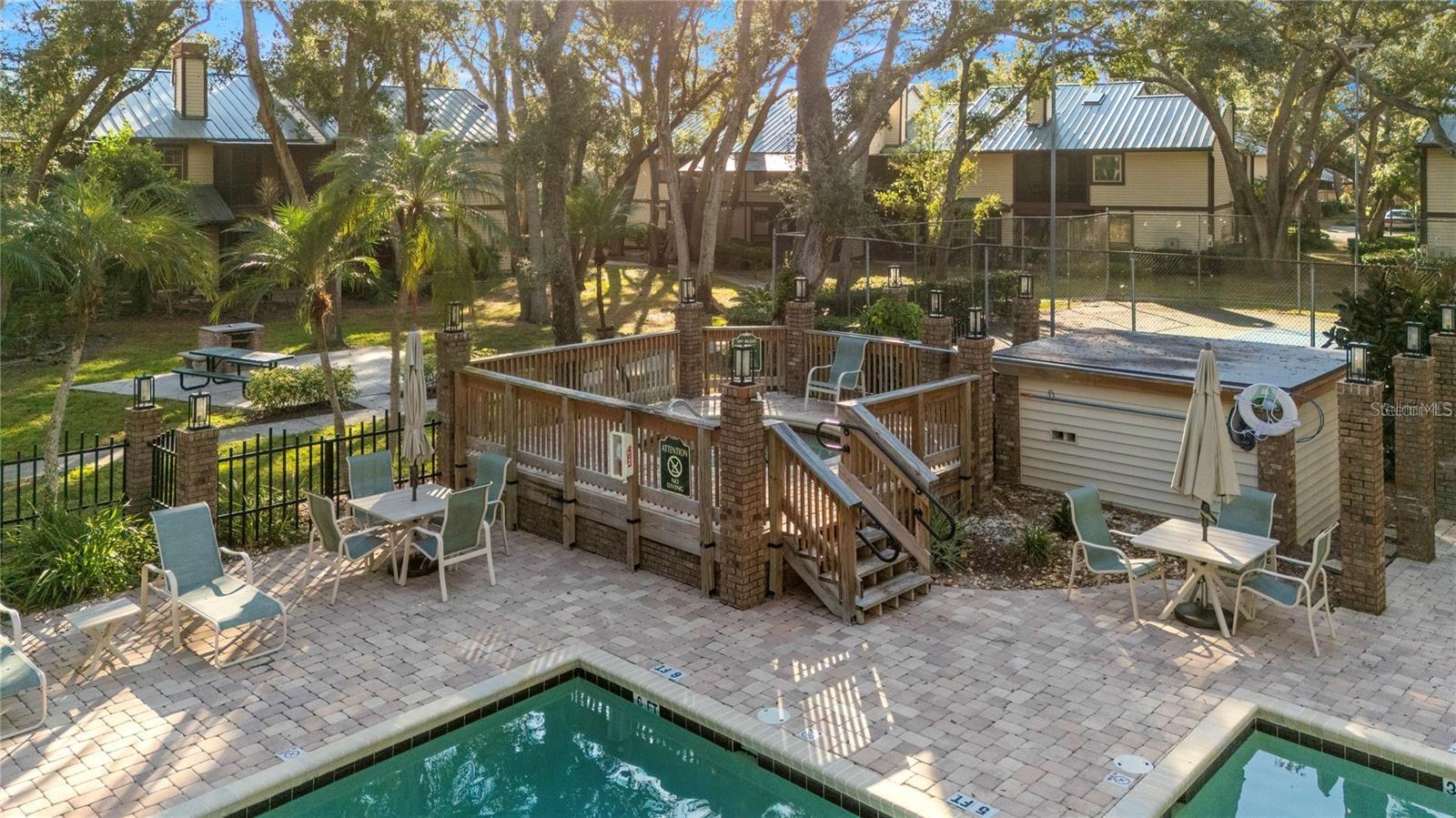 LAUREL OAKS AT COUNTRY WOODS CONDO - Residential