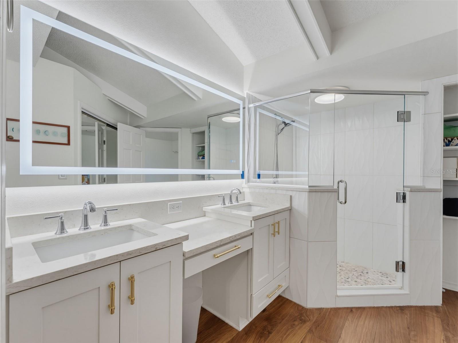 LAUREL OAKS AT COUNTRY WOODS CONDO - Residential