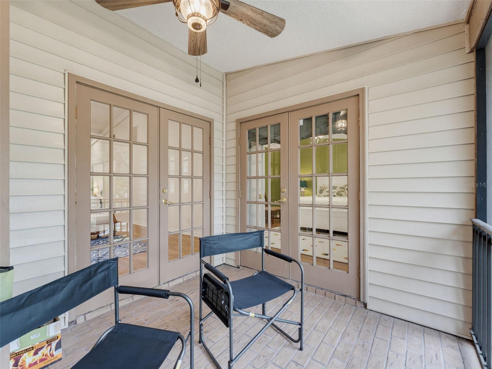 LAUREL OAKS AT COUNTRY WOODS CONDO - Residential