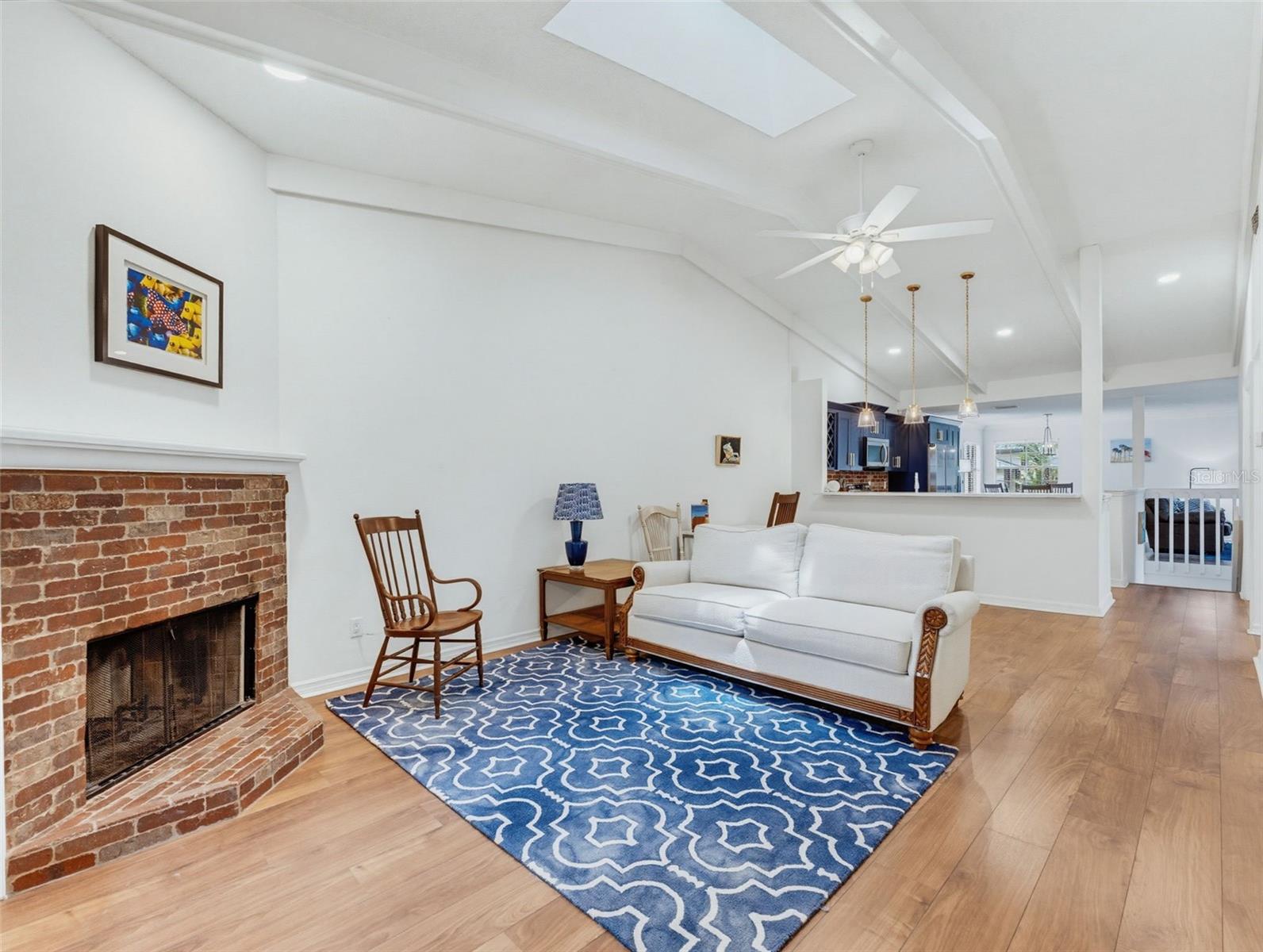 LAUREL OAKS AT COUNTRY WOODS CONDO - Residential