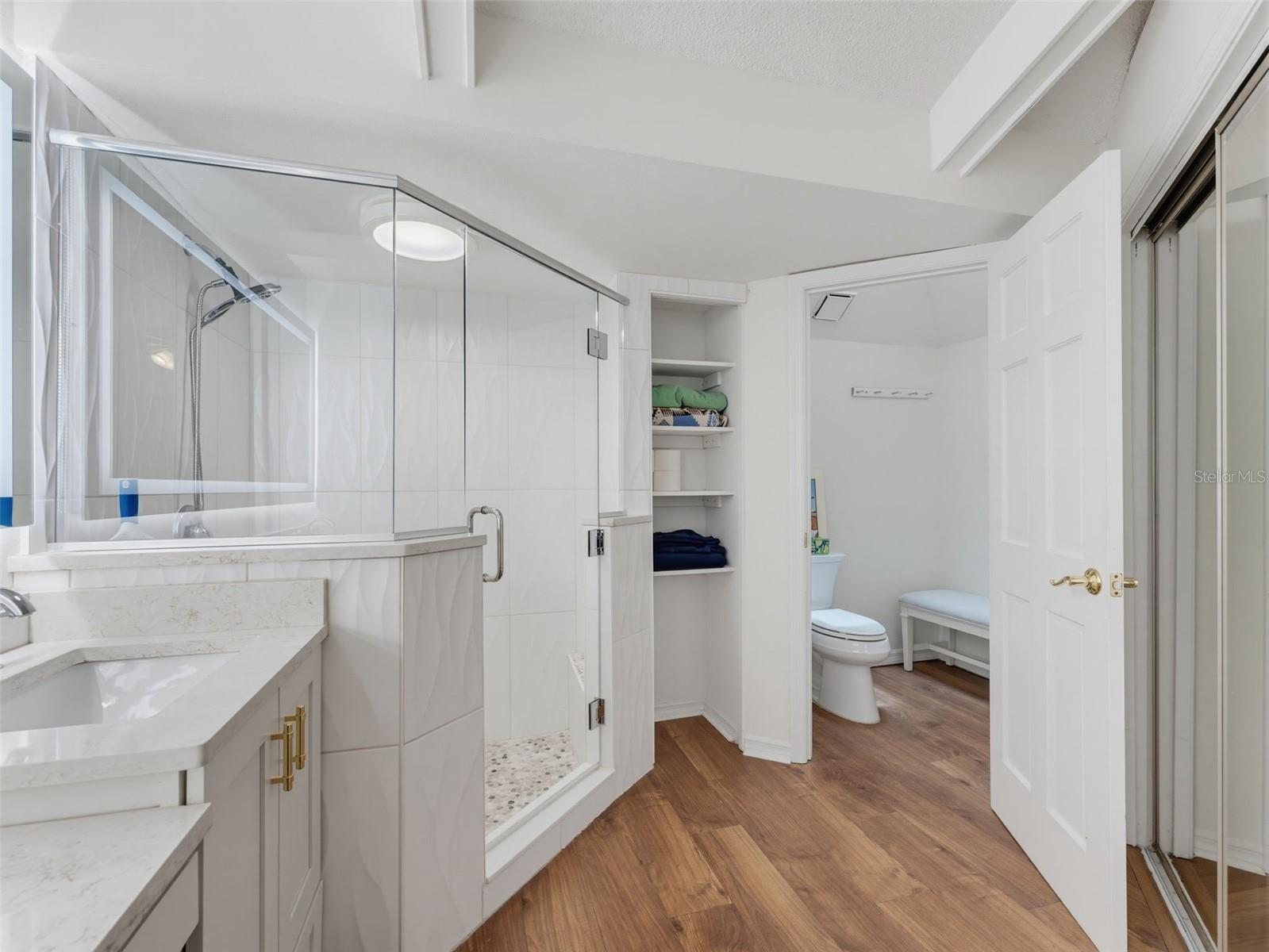 LAUREL OAKS AT COUNTRY WOODS CONDO - Residential