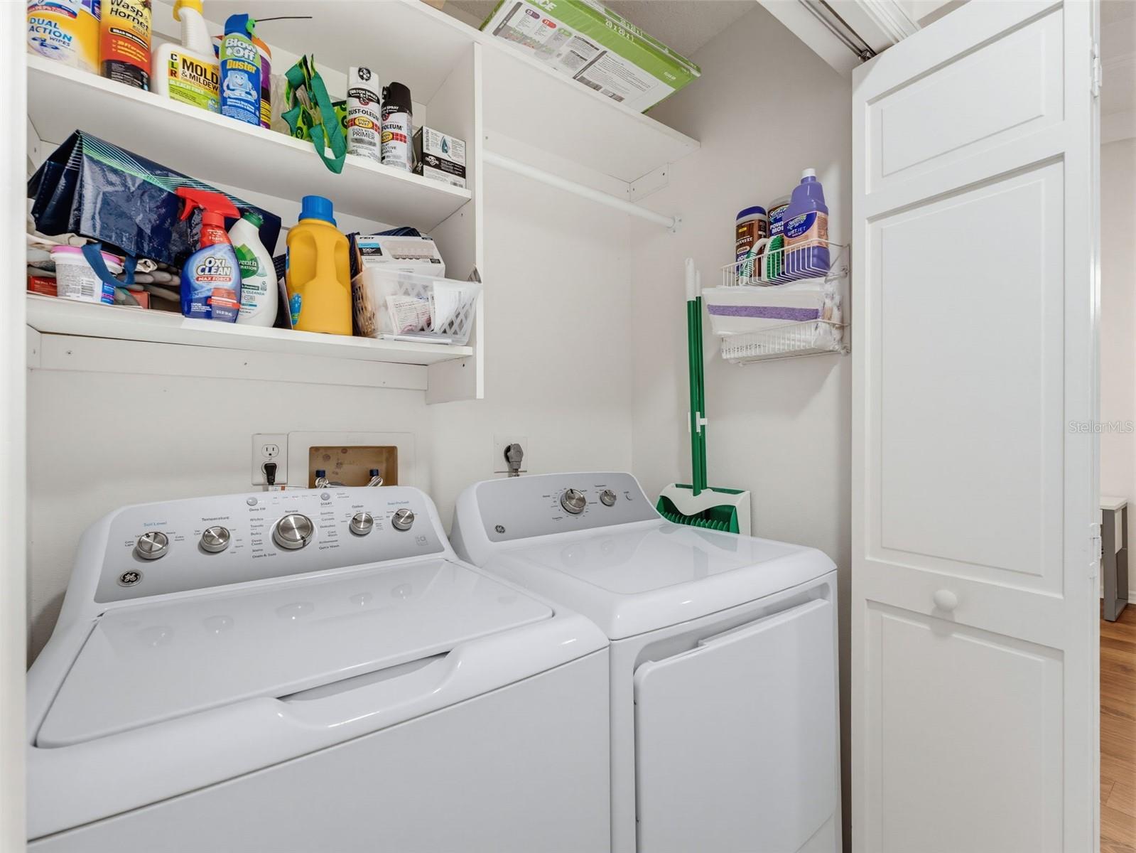LAUREL OAKS AT COUNTRY WOODS CONDO - Residential