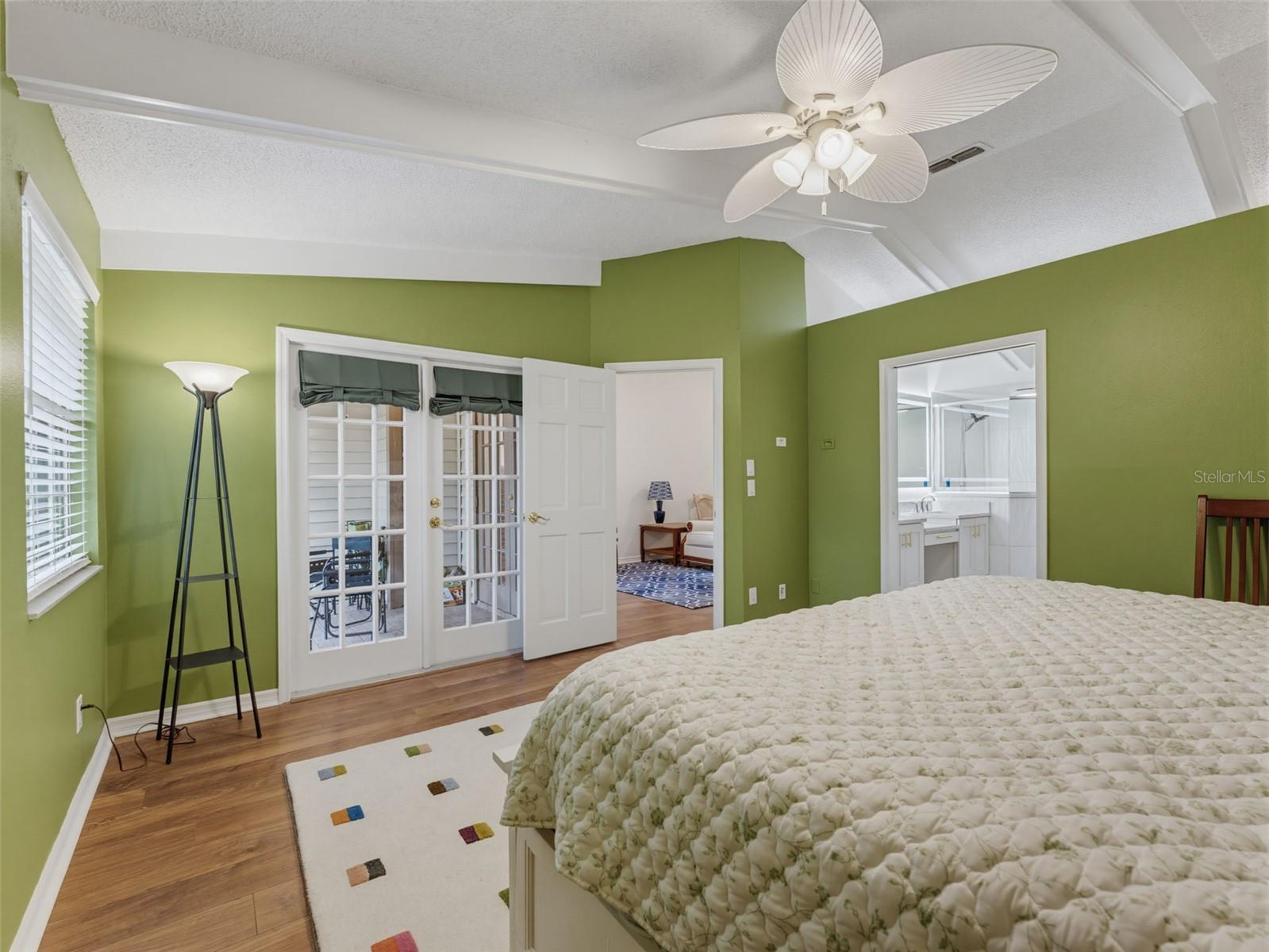 LAUREL OAKS AT COUNTRY WOODS CONDO - Residential