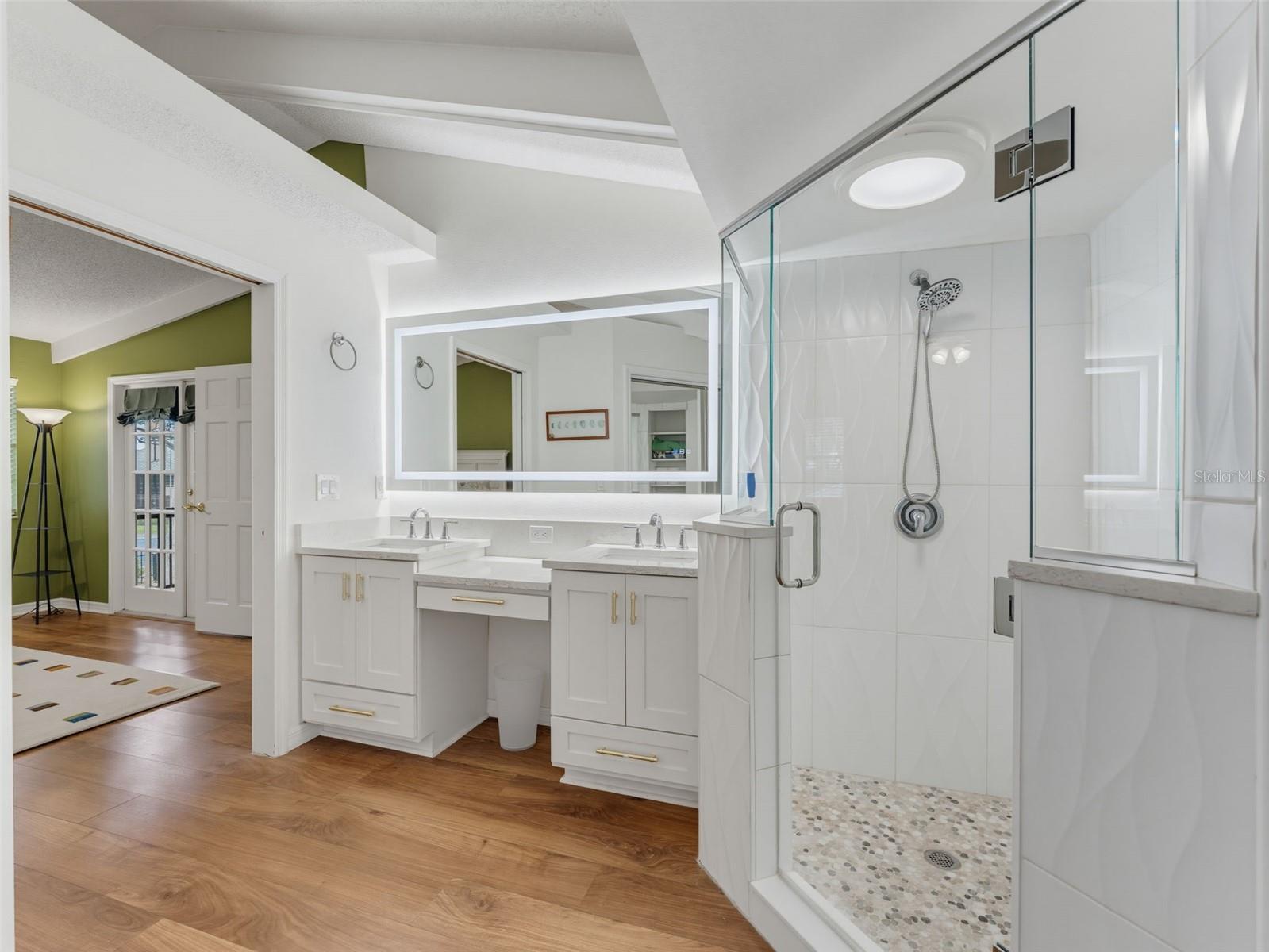 LAUREL OAKS AT COUNTRY WOODS CONDO - Residential