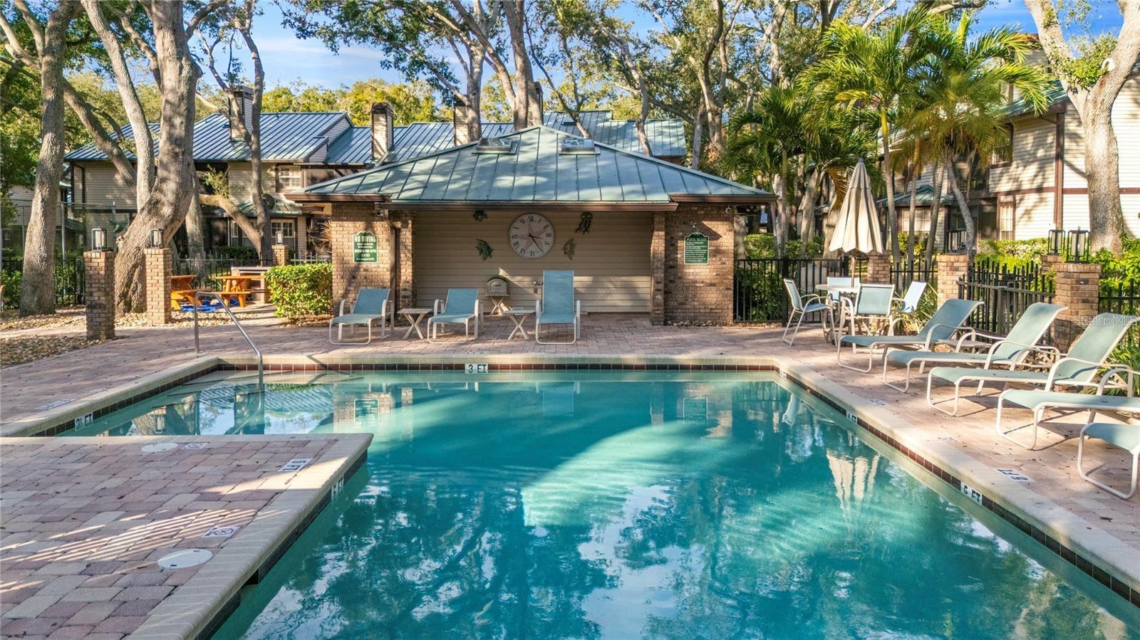 LAUREL OAKS AT COUNTRY WOODS CONDO - Residential