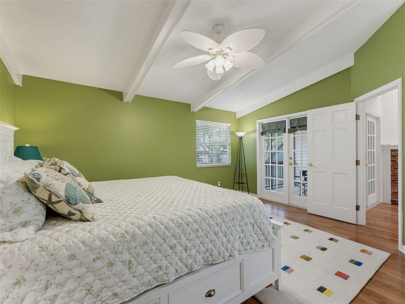 LAUREL OAKS AT COUNTRY WOODS CONDO - Residential