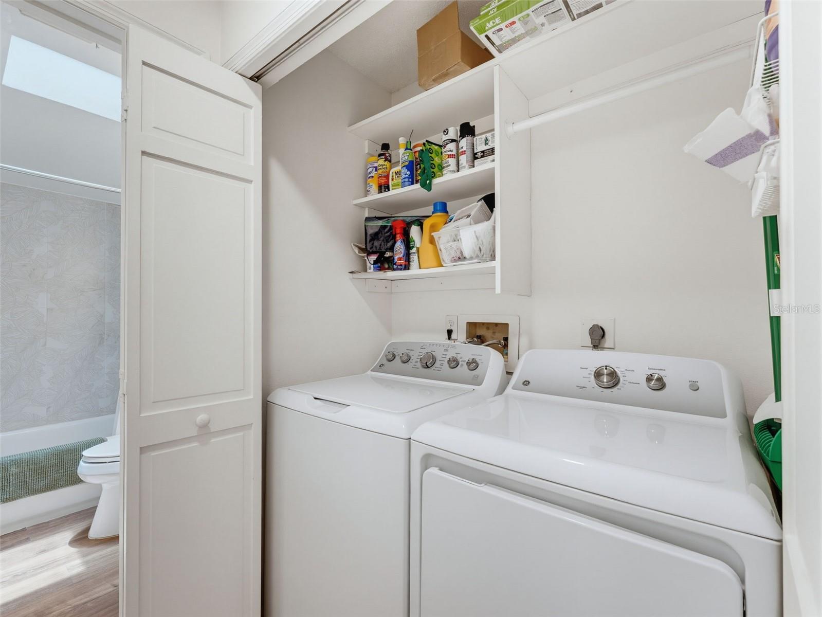 LAUREL OAKS AT COUNTRY WOODS CONDO - Residential