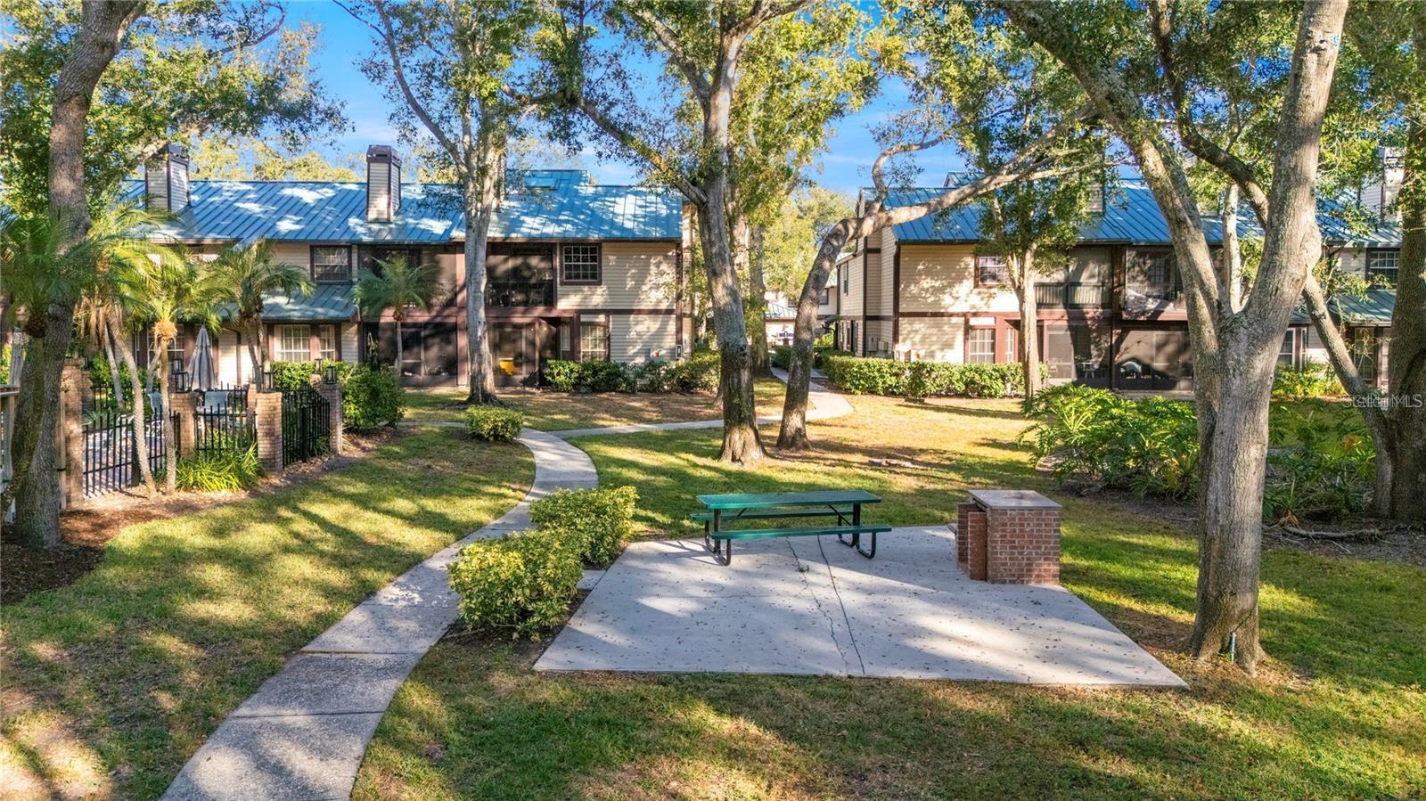LAUREL OAKS AT COUNTRY WOODS CONDO - Residential