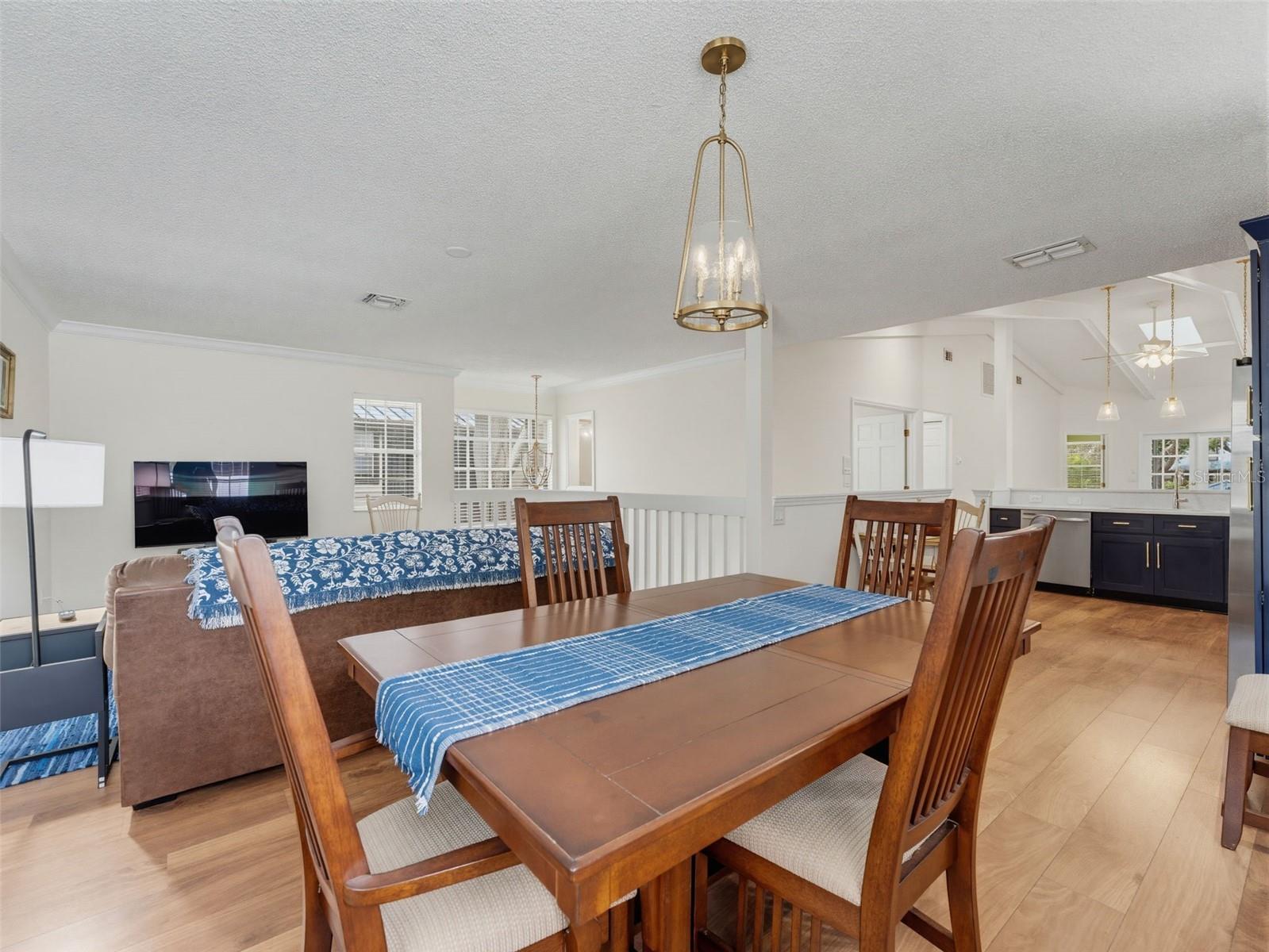 LAUREL OAKS AT COUNTRY WOODS CONDO - Residential