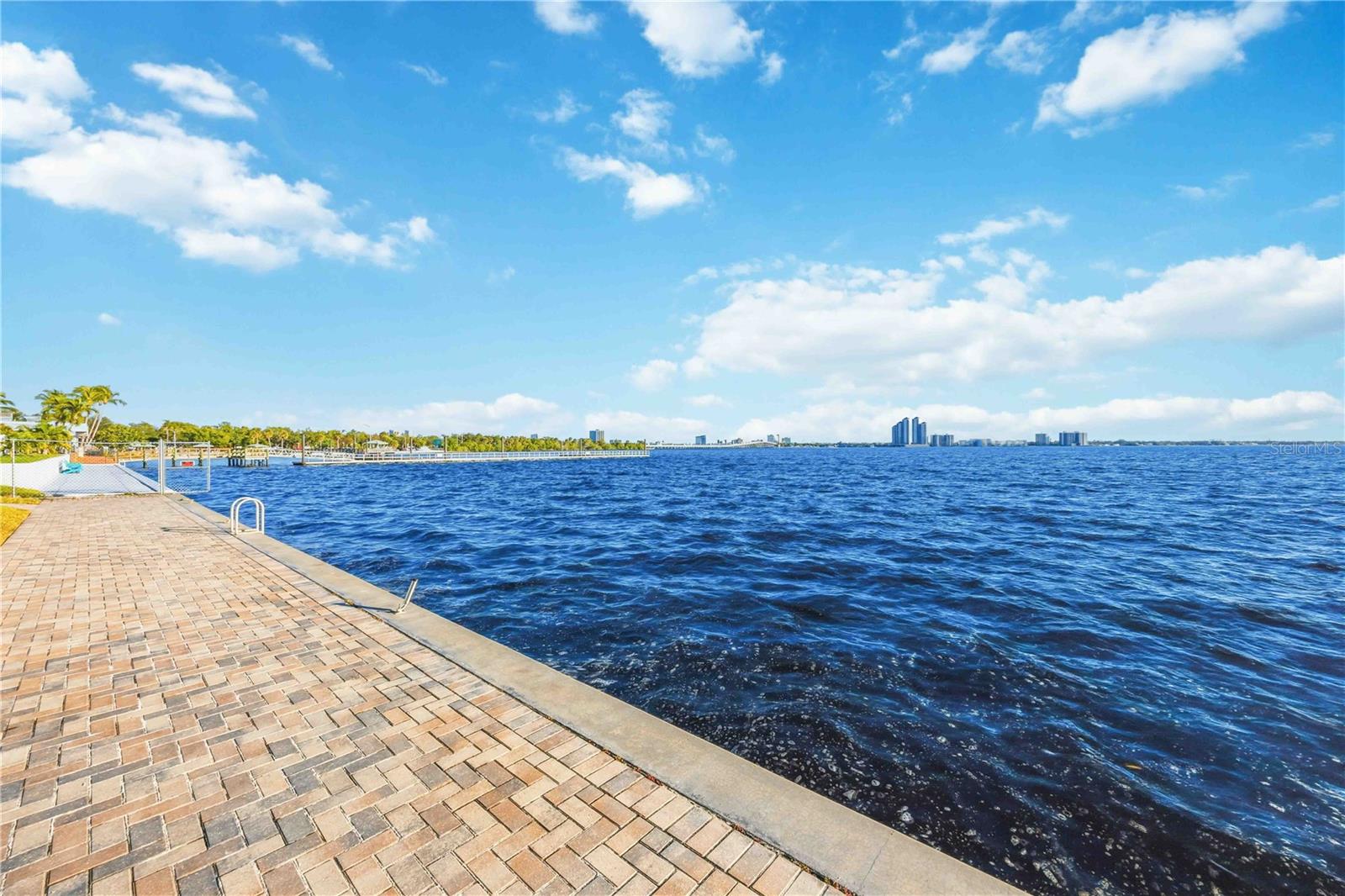 PALMS/WATERS EDGE - Residential