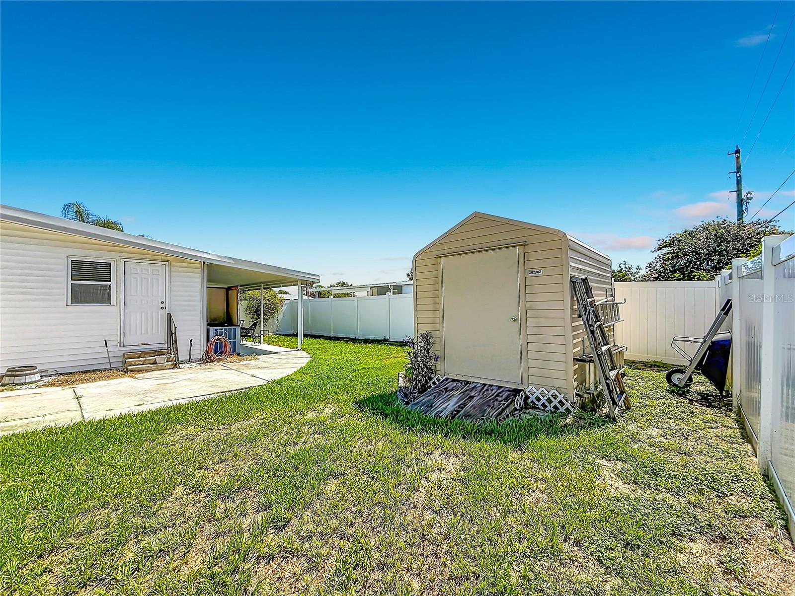 TAVARES LAKE FRANCES ESTATES - Residential