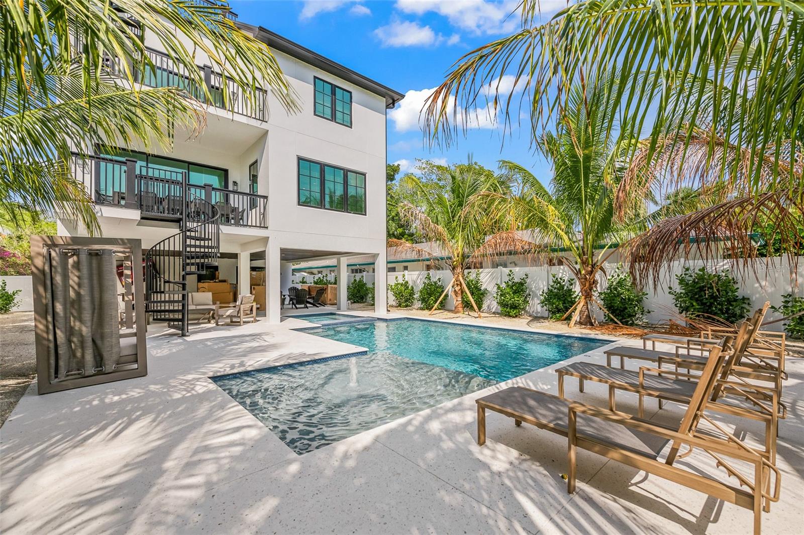 SAINT ARMANDS DIV JOHN RINGLING ESTATES - Residential