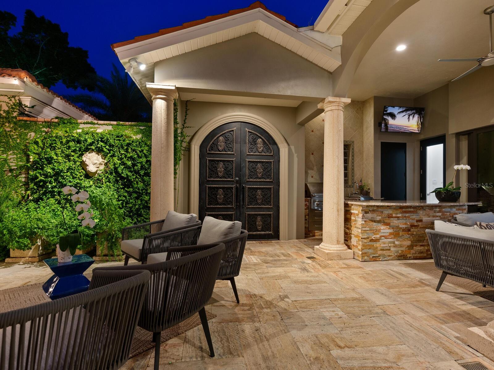 PARADISE SHORES - Residential