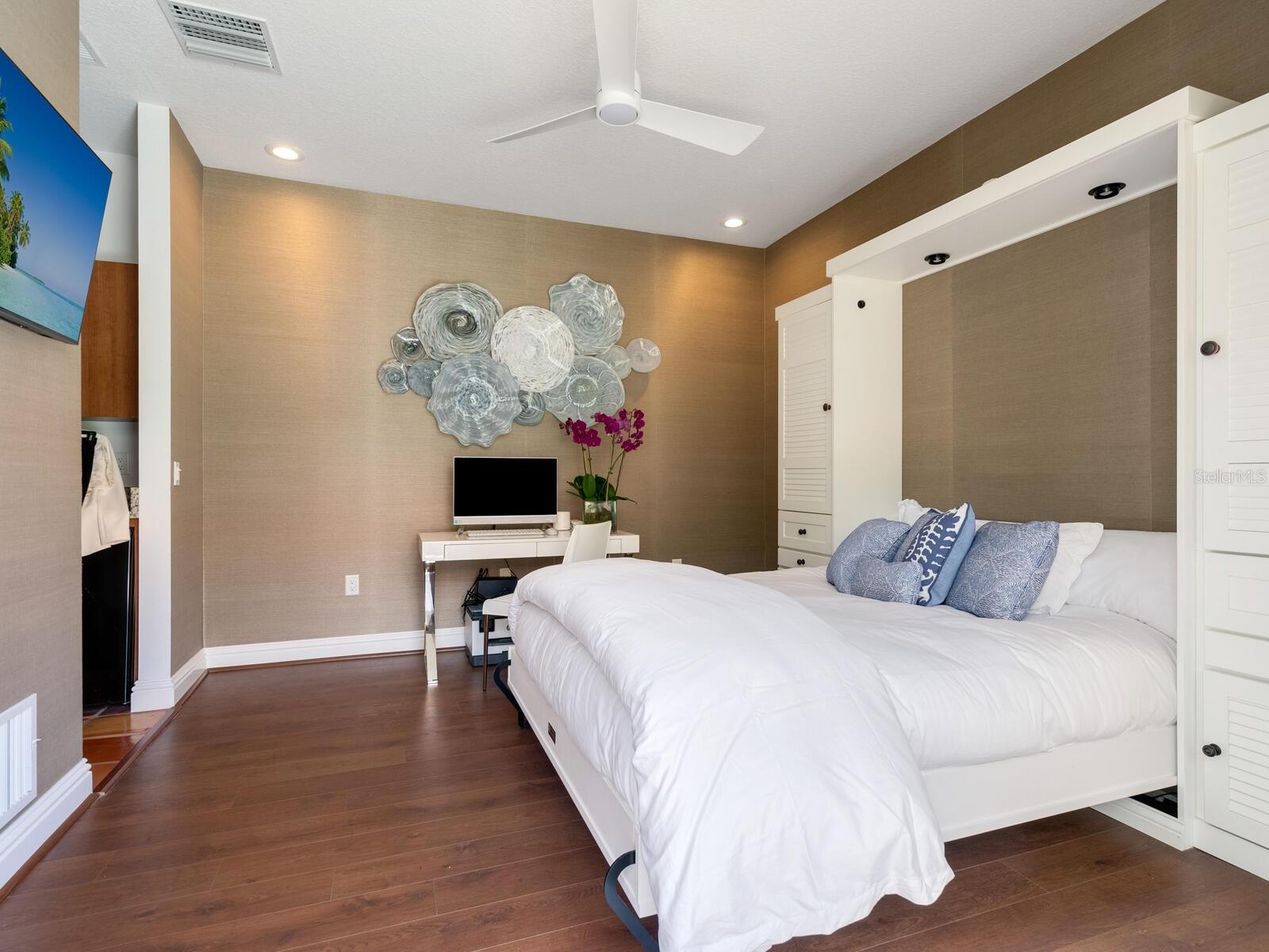 PARADISE SHORES - Residential