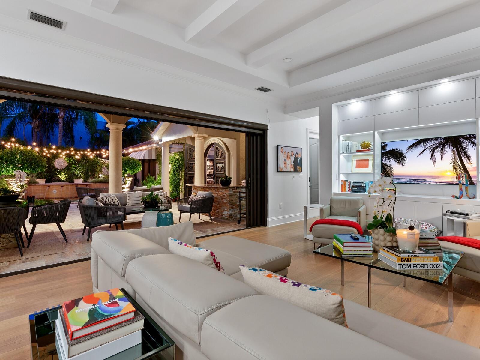 PARADISE SHORES - Residential