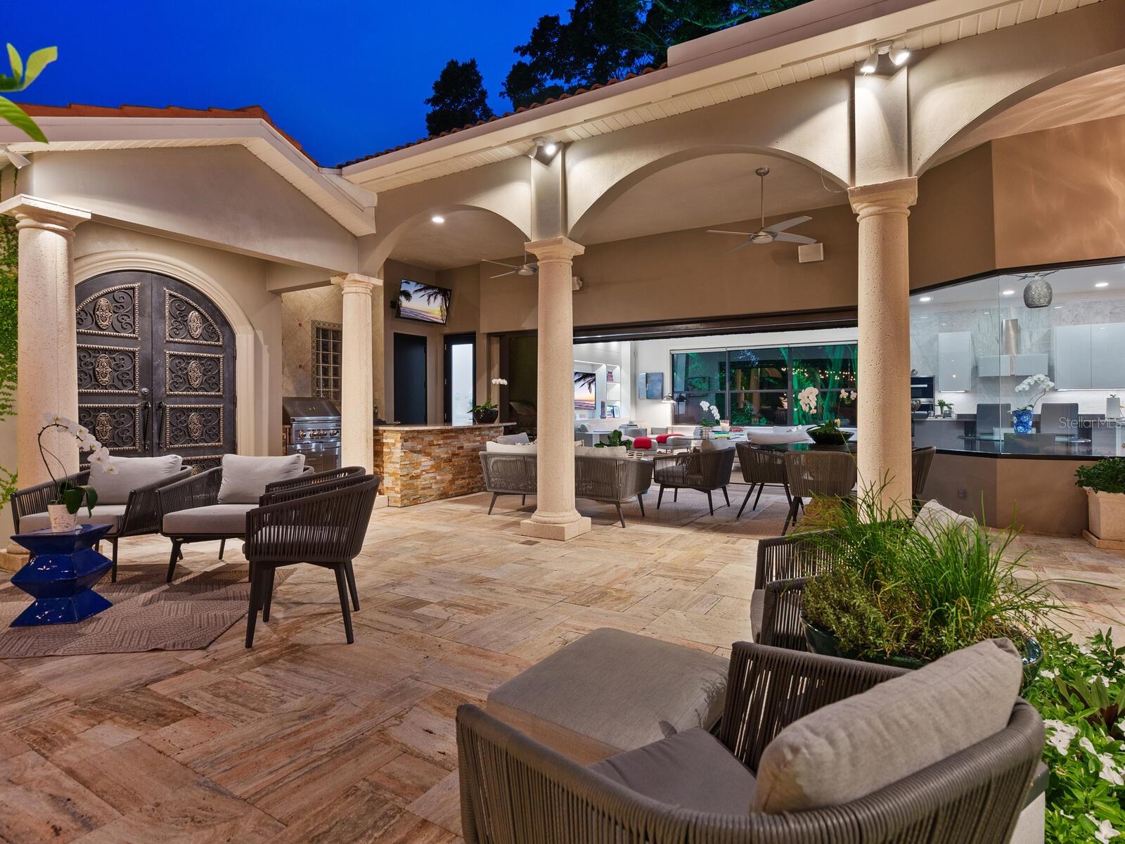 PARADISE SHORES - Residential