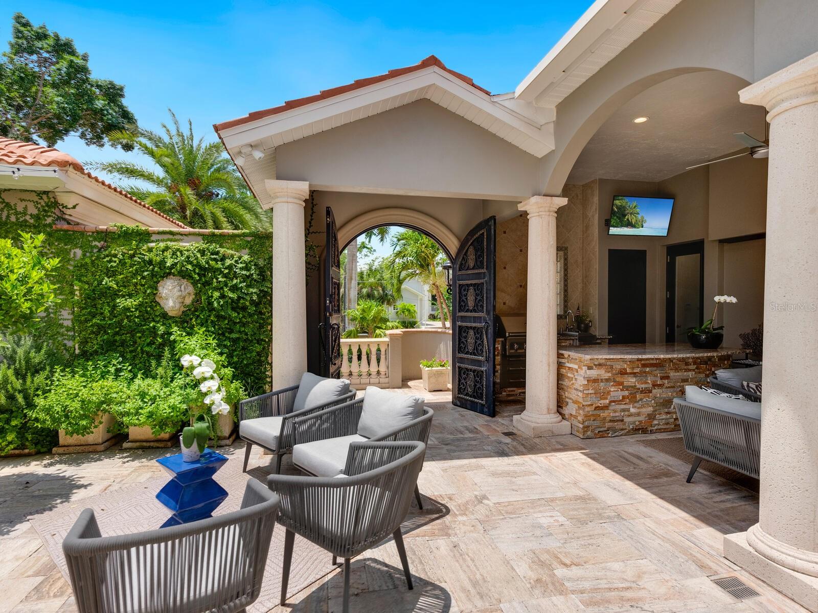 PARADISE SHORES - Residential