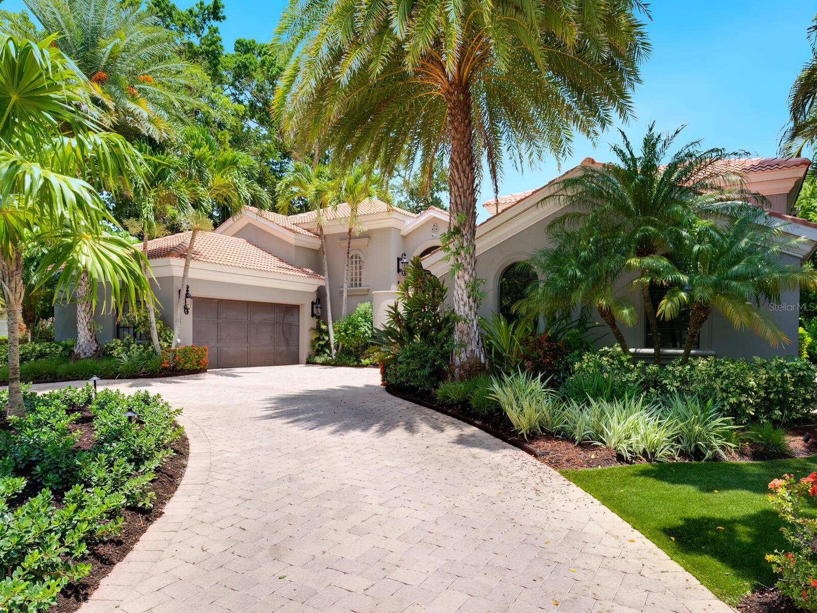 PARADISE SHORES - Residential