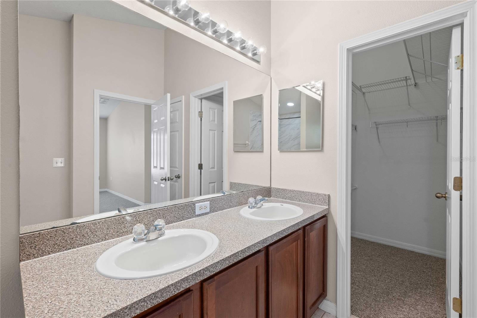 SADDLE CREEK MANOR - Residential