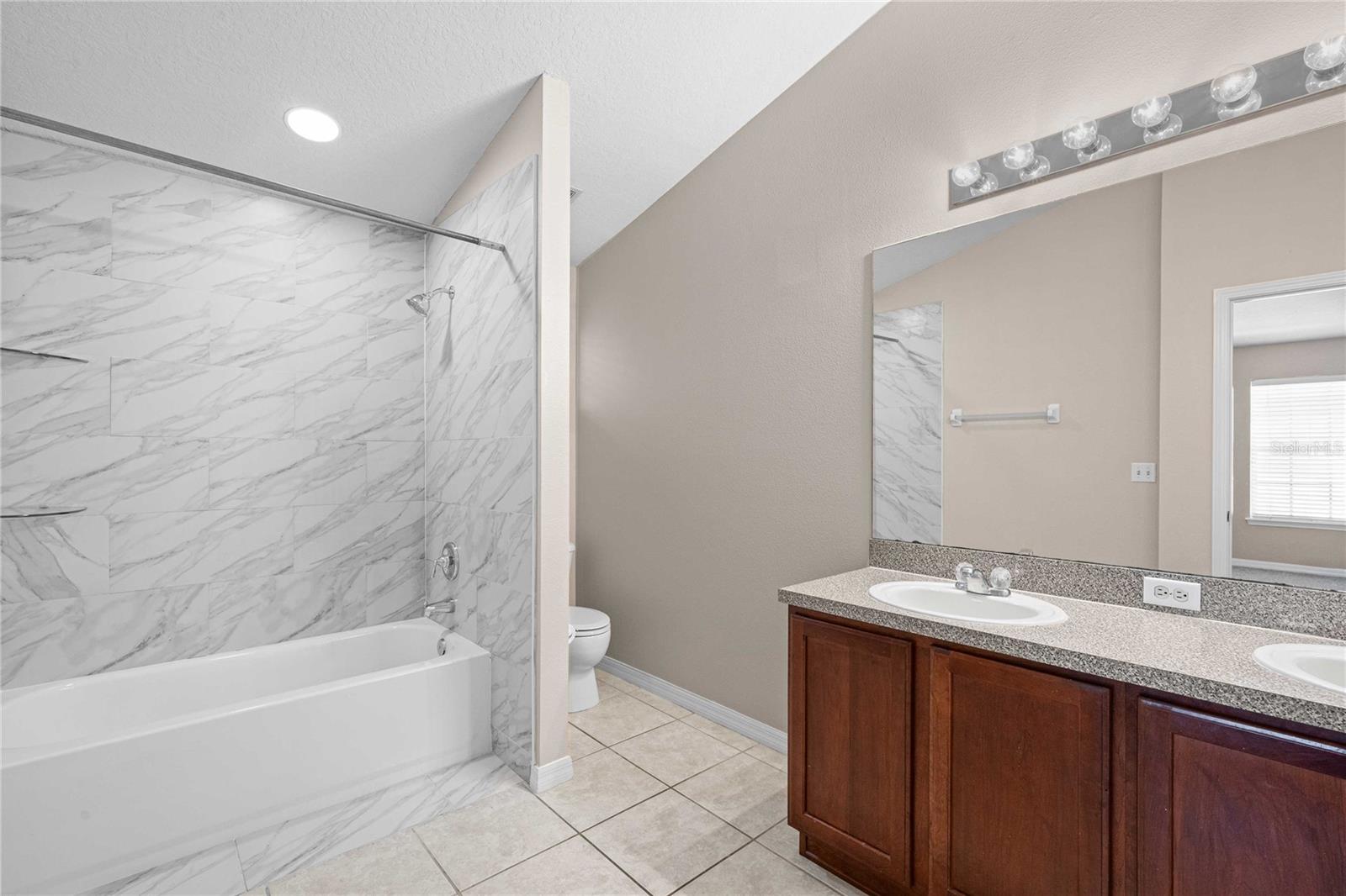 SADDLE CREEK MANOR - Residential