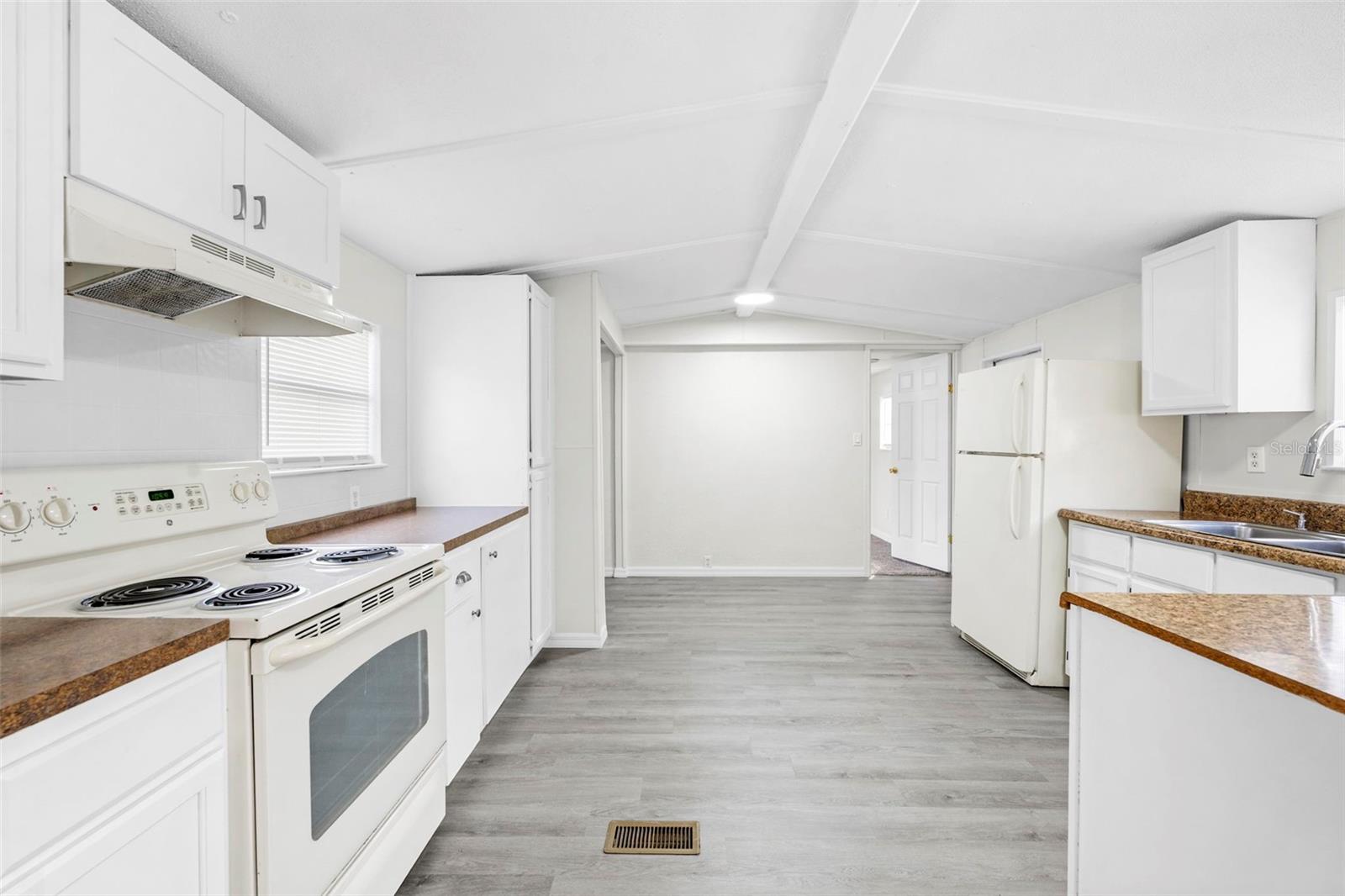 HOLIDAY ACRES UNIT 01 - Residential