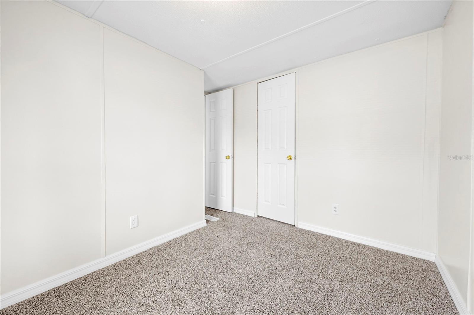 HOLIDAY ACRES UNIT 01 - Residential
